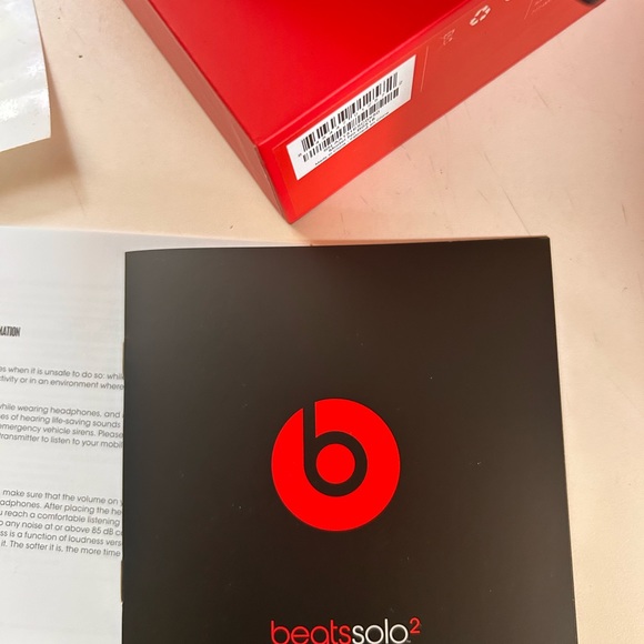 Beats2Box with sticker, and instruction booklet - Picture 5 of 10